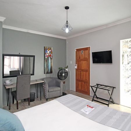 Hotel The Chameleon à Centurion Extérieur photo
